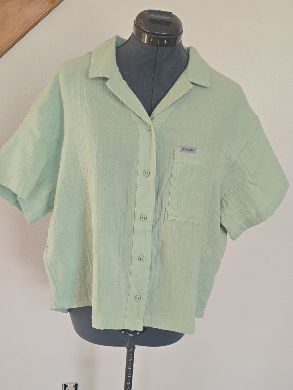 Columbia Light Mint Green Short Sleeve Button-Up Shirt